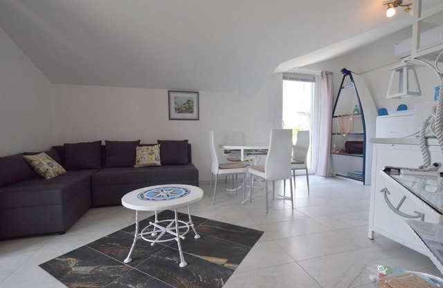 Two bedroom apartment with balcony Gabonjin, Krk (A-19413-b)