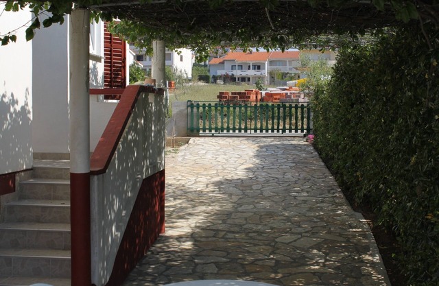 Two bedroom apartment with terrace Povljana, Pag (A-6468-b)