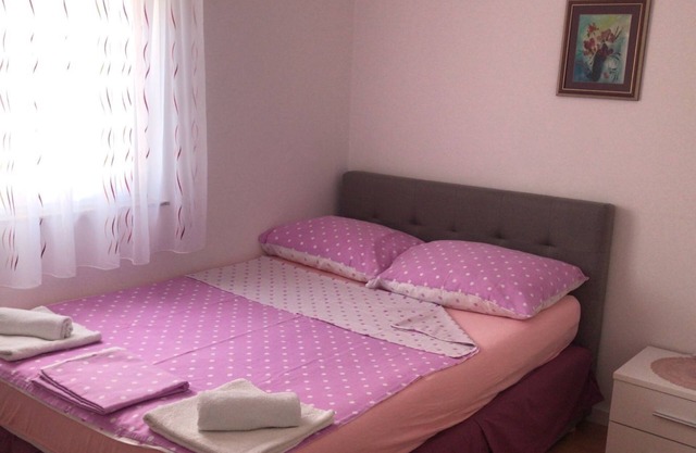 Two bedroom apartment near beach Povljana, Pag (A-7505-d)