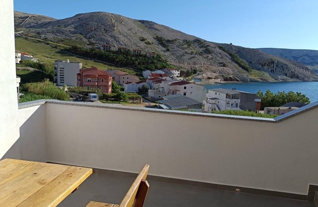 Two bedroom apartment with terrace and sea view Metajna, Pag (A-4161-a)