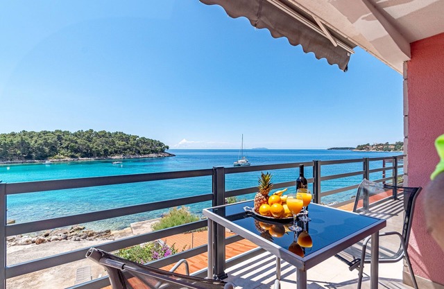 Two bedroom apartment near beach Prižba, Korčula (A-175-a)