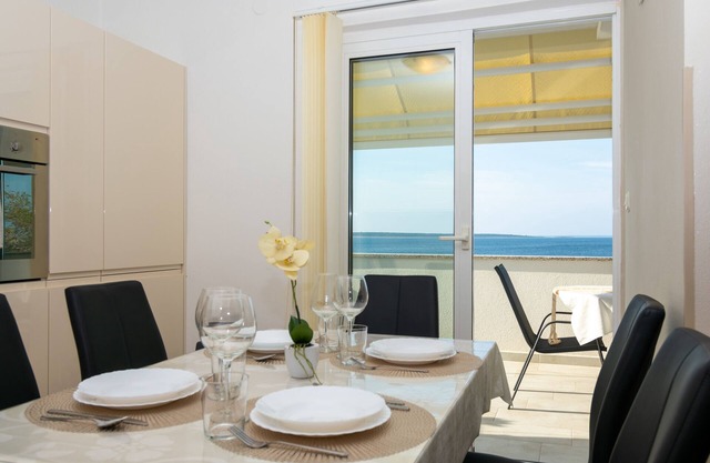Two bedroom apartment near beach Mandre, Pag (A-4093-d)