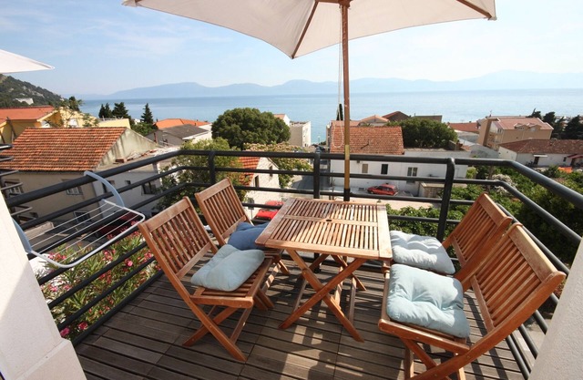 Two bedroom apartment with balcony and sea view Gradac, Makarska (A-6661-b)