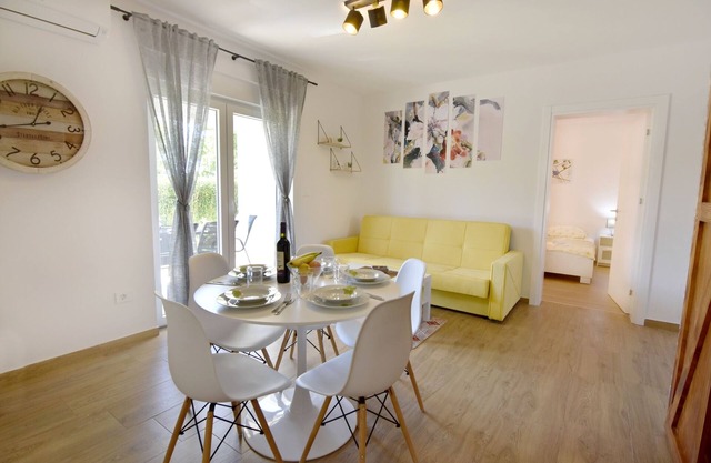Two bedroom apartment with terrace Čepljani, Umag (A-23565-a)