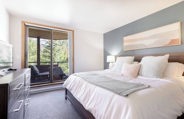 Two Bedroom Condo Located on Lake Dillon