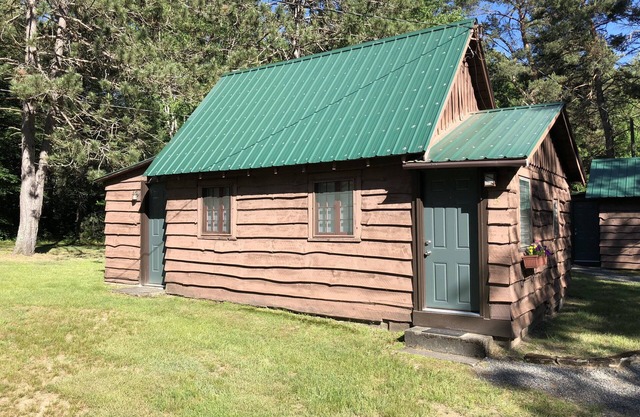 Two bedroom cottage - Family owned/operated since 1923.