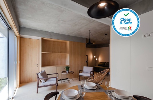 Two Bedroom Deluxe Apartment with Patio & Private Garden