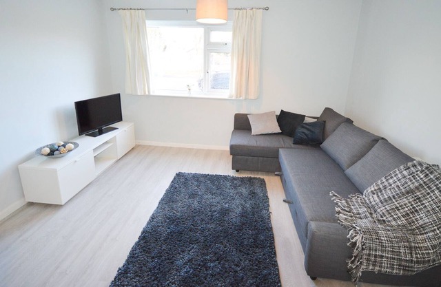 Two Bedroom House Inbetween Bristol & Bath, Slps 4