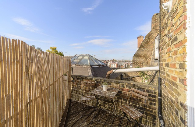 Two Bedroom Sunrise Apartment Balcony Centrl Angel
