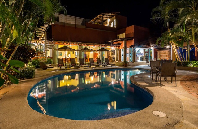 Two Casas and Two Pools, all for one price.Near the Beach!