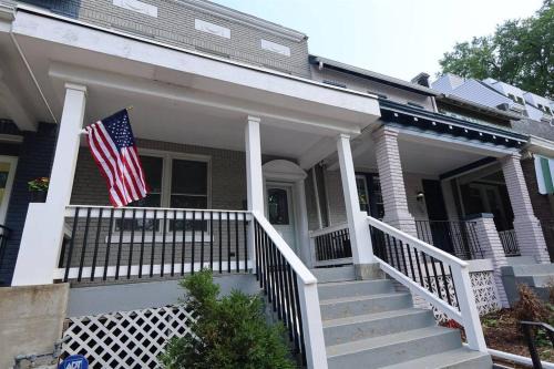 Two DC Rowhouses Large Groups Sleeps 21