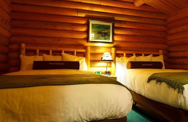 Two Enchanting Mountain Cabin with Lodge Feel | Close to Yellowstone