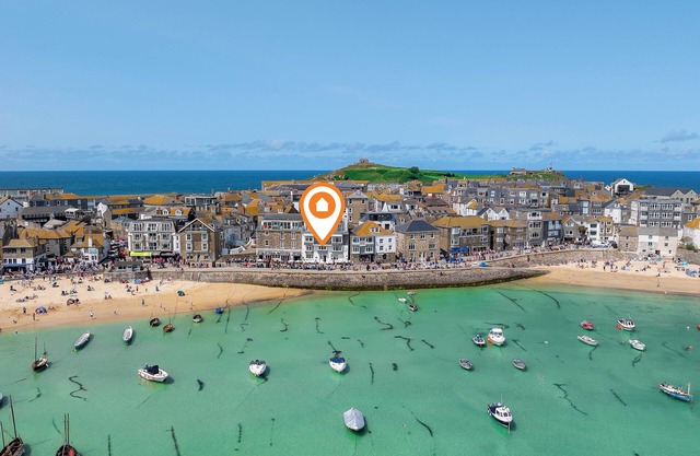 Two Harbour House, - Two Bedroom Apartment, Sleeps 4