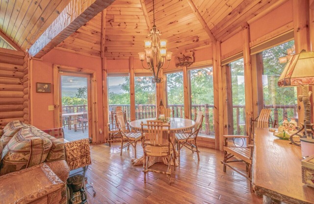 Two Homes Lodge & Barn · 2 HOMES on Douglas Lake - Smoke Rise Lodge & Barn