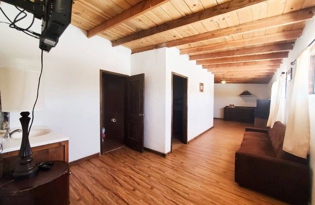 Two Bedroom Cabin with Access to Pool/Jaccuzzi and Restaurant Service