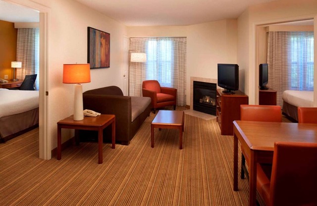 TWO Pet-friendly 2BR Suite with Full Kitchen! Free Breakfast, Swimming Pool