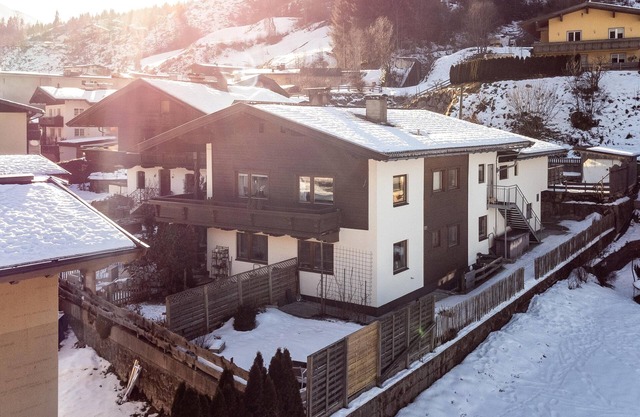 Two private holiday apartments for tour groups