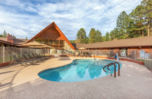 Two Serene Units! Group Outdoor Travel, Near Woods Canyon Lake, Pool