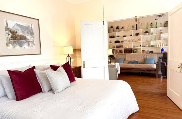 Two Step at The Brenham House - Steps from Downtown