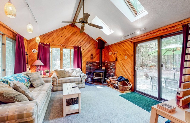 Two-story dog-friendly cabin with a wood stove, pool, tennis, beach, W/D