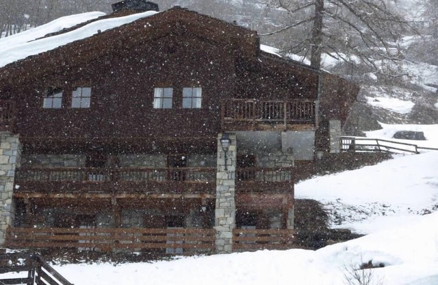 Typical chalet, combining the charm of wood and stone, overlooking the Isère river