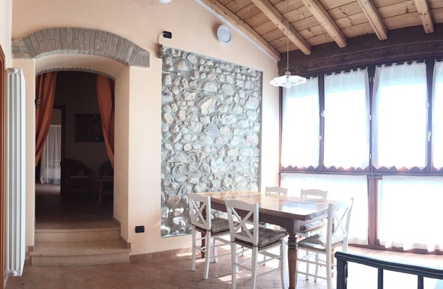 Typical farmhouse located in the morainic hills - CIR 020036-CNI-00010