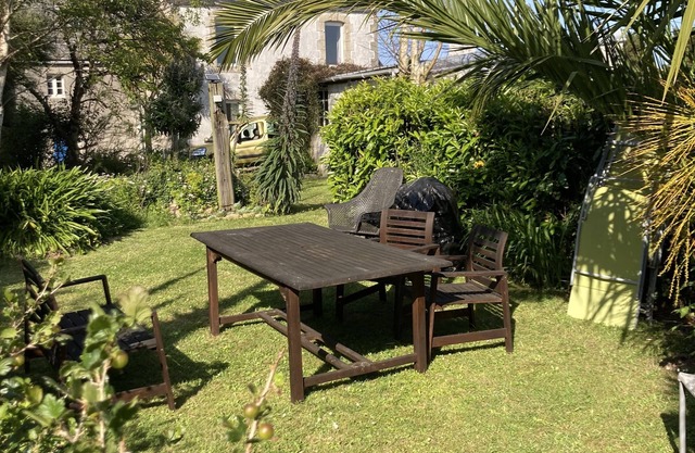 Typical, quiet house less than 200 m from the beach, sea view from top floor.