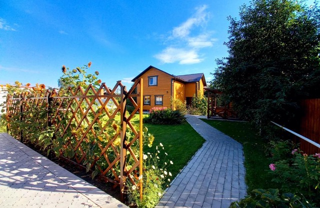 U Pokrovskogo Monastyrya