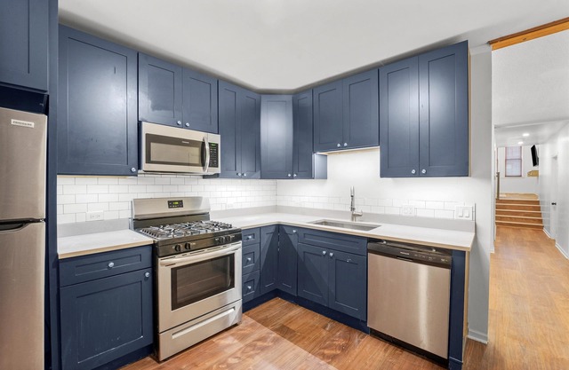 UIC /Pilsen - Delightful 2 Bed 1 Bath Condo WITH FREE PARKINGnn