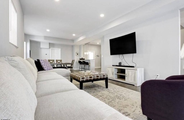 Ultimate Beach Tower - Beach Block 11bd Home