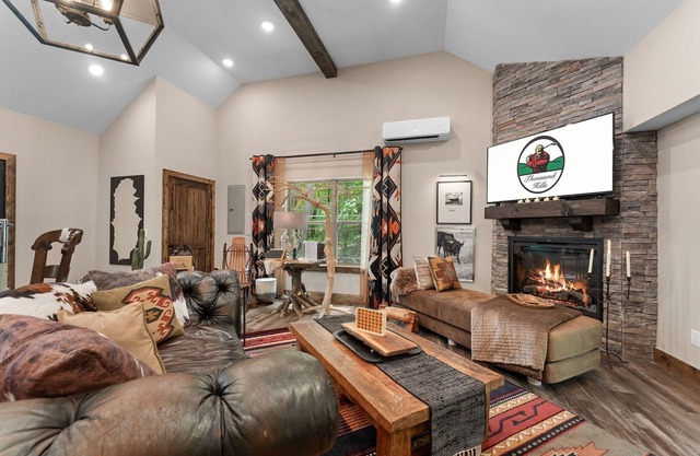 Ultimate Couples Escape w/Hot Tub & Firepit + Free Family Tickets