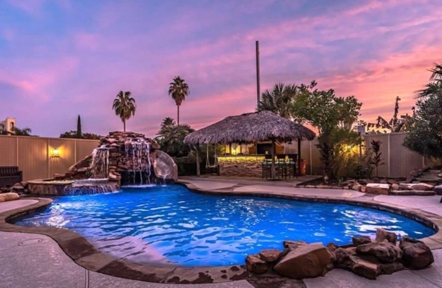 Ultimate Galleria Poolhouse Resort - 6 BRs
