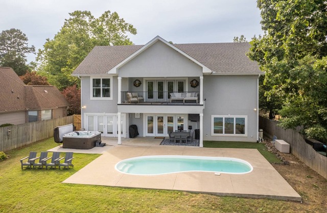 Ultimate Lake Hamilton Getaway: Private Pool, Hot Tub, Game Room, Dock & Stunning Lakefront Views!