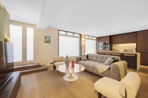 Ultra luxury and garden!