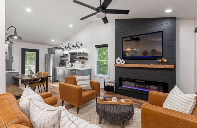 Ultra Modern Private Cabin w/HOT TUB | Sleeps 6