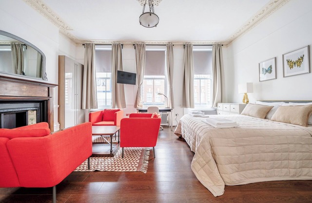 Unbeatable location in Camden-spacious studio flat