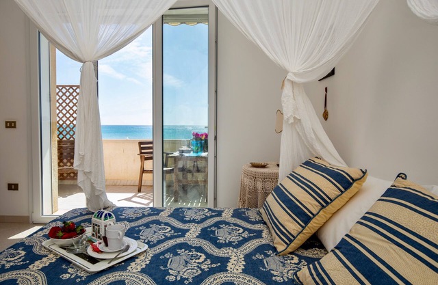 Unforgettable sunrises and spectacular sunsets in a house of new renovation on the sea