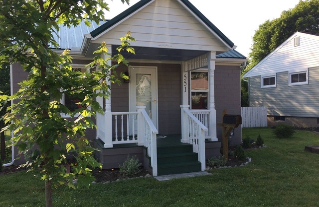 unique 2 Bedroom house with large backyard - The “ Warehouse”