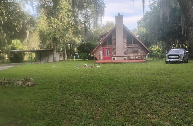 Unique A-Frame wloft, pool, & RV pad 17 minutes from Silver Springs State Park