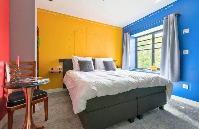 Unique apartment with private kitchen and bathroom inspired by the art of Bart van der Leck.