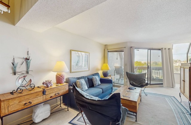 Unique condo w/bay view, balcony & spiral staircase - great location