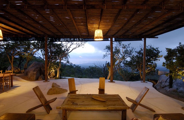 Unique family-friendly desert home. Perfect to relax or work immersed in nature