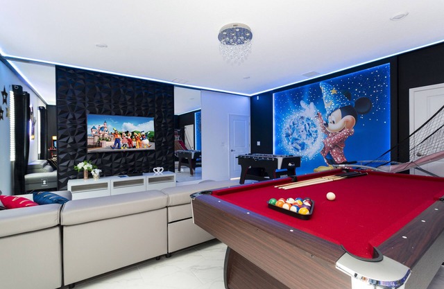 Unique High-end Luxury 8BR Villa- Pool w/Privacy, High Speed WiFi, Game Room -Champions Gate 9312SH