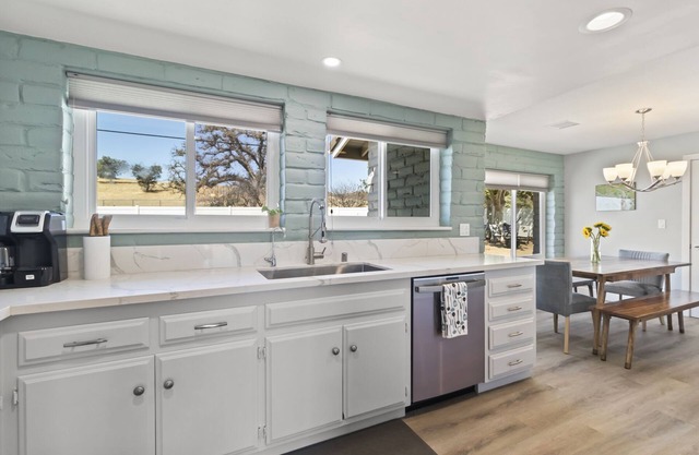 Unique Historic Ranch House - Quiet Getaway with views of the Golden Eagle Farm