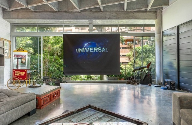 Unique Location, Artistic Spacious Loft Poblado