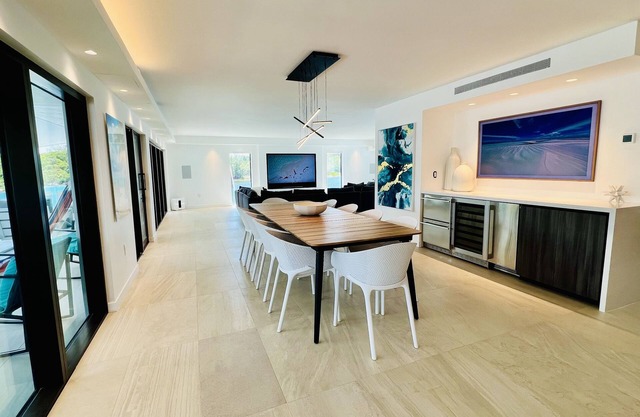 Unique Luxurious Modern Renovated Townhouse