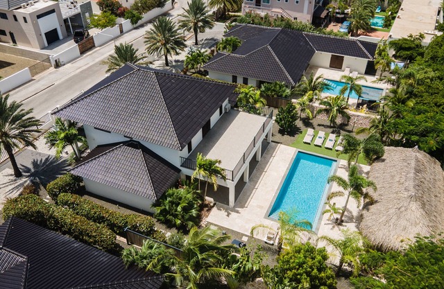 *UNIQUE* Luxury Villas for 16 people within walking distance of Jan Thiel Beach.
