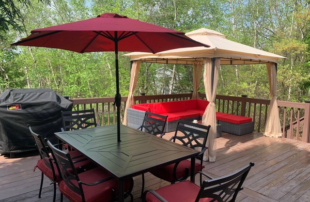 Unique Mountain Cottage with Hot tub, Game Room, Central AC