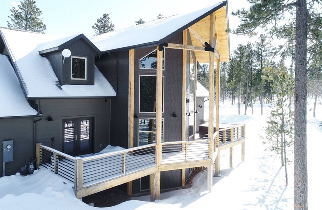 Unique New Cabin on Paved Roads, Hot Tub, & access to Clubhouse w/Pool!