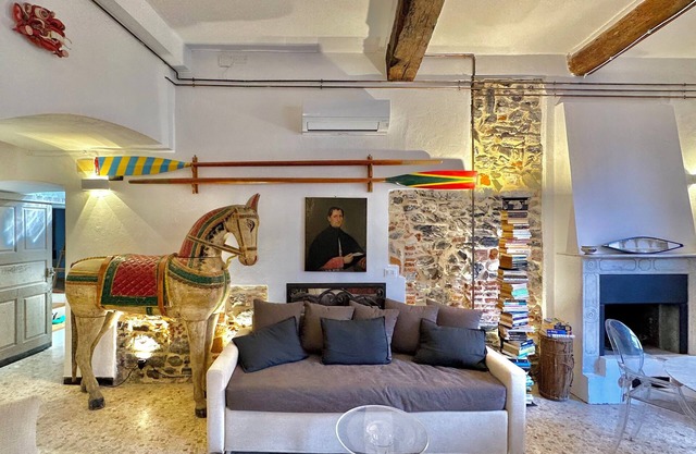 UNIQUE: Overlooking the Square, Sea View, Air Conditioning, 2 Bathrooms, SPA